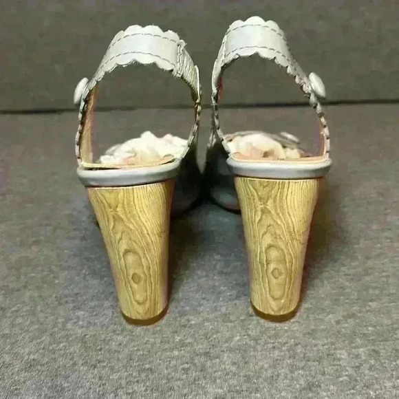 Nanette Lepore Scalloped Open Toe Gray Patent Leather Pump Women’s Size 6.5 - Picture 5 of 14